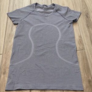 Lululemon Swiftly Tech SS Shirt 2.0 Spandex Stripe Lilac Ether/Nightfall Sz 4
